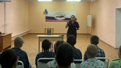 Сотрудник полиции провёл профилактическую беседу с маленькими пациентами общепсихиатрического отделения